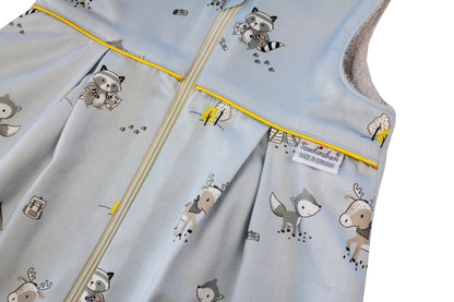 Tavolinchen Frottierschlafsack "Camping Freunde " – Abenteuerlicher Babyschlafsack mit Wald- und Zeltmotiven für kleine Entdecker