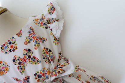 Buntes Schmetterlings-Kleidchen: Perfekt für sonnige Tage!